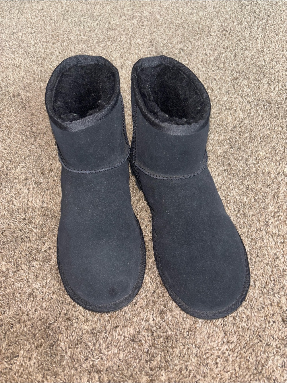 UGG Women’s Classic Mini Short Black Fall Winter Boot
